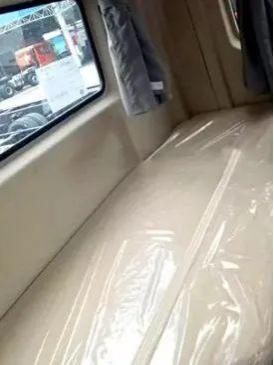 平地板 空气气囊座椅 电加热后视镜陕汽这款4×2载货车开着真爽英雄联盟赛事(图3)