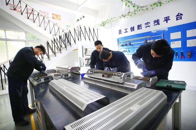 英雄联盟赛事躺卧地板3888次武汉地铁1号线完成电暖装置维保让车厢温暖如春(图3)