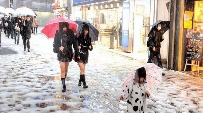 日本冬天零下英雄联盟赛事30多度为啥不装暖气？他们靠啥过冬？(图1)